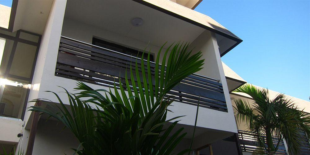 West Palm Inn Flic-en-Flacq Exteriör bild