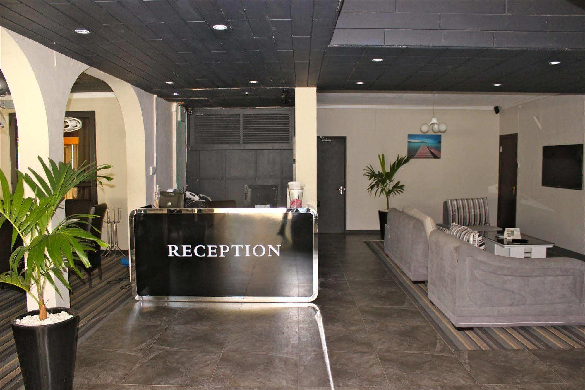 West Palm Inn Flic-en-Flacq Exteriör bild